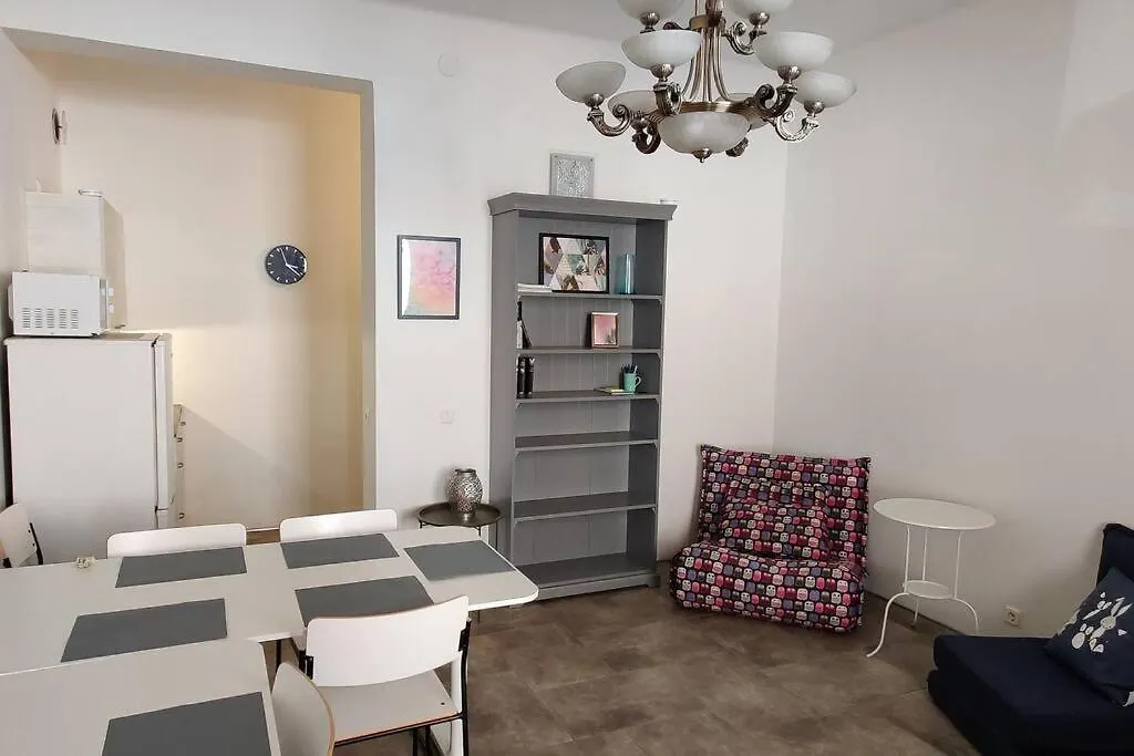 Spacious Ground-Floor Apartment In Etu-Toeoeloe Helsinki Finland